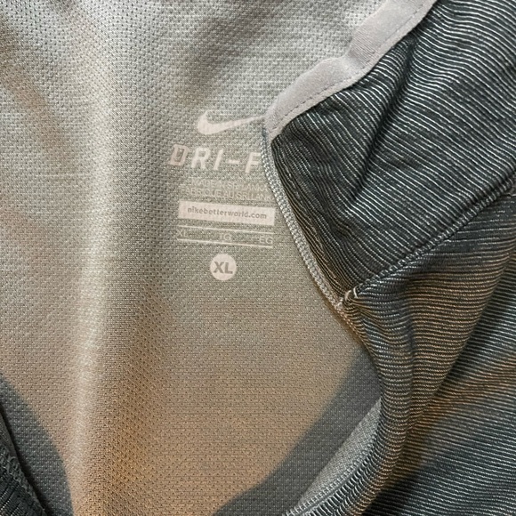 Nike women’s quarter zip - Picture 2 of 2